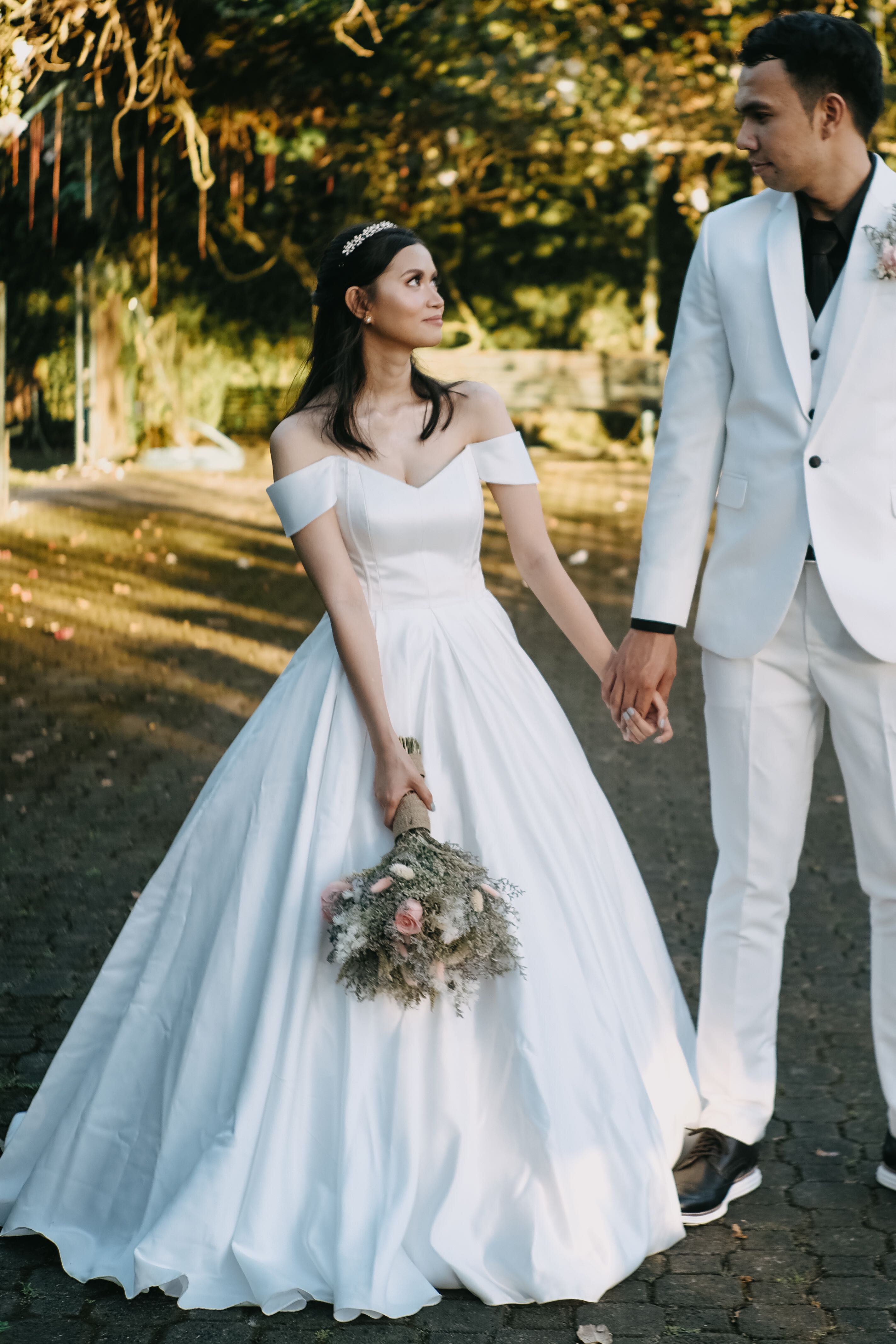 Accessories for off shoulder wedding gown clearance