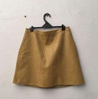 ZARA MUSTARD LEATHERETTE SKIRT