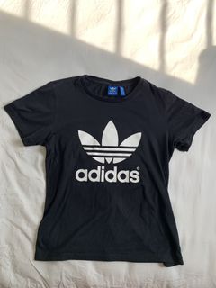 (Category: ) located in . Submitted by claires.secondhand (Listing ID 1068946889, Image 1). Description: .