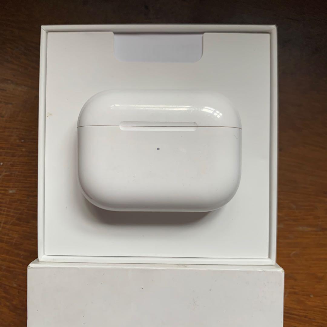 ‼️AirPods Pro Charging Case ONLY‼️ (Category: Portable Audio Accessories) located in Mandaluyong City. Submitted by lady.lannister (Listing ID 1068834368, Image 1). Description: ‼️AirPods Pro Charging Case ONLY‼️ Works with AirPods Pro 💯 Original Pre-loved ✨ 4500 Fixed Price 😘 Scratches and Dirt are evident on the case Replacement for your damaged or lost charging case ❤️ Disclaimer: Please make sure your AirPods Pro are original ONLY!!! 😊.