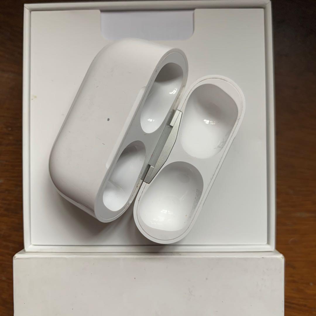 ‼️AirPods Pro Charging Case ONLY‼️ (Category: Portable Audio Accessories) located in Mandaluyong City. Submitted by lady.lannister (Listing ID 1068834368, Image 2). Description: ‼️AirPods Pro Charging Case ONLY‼️ Works with AirPods Pro 💯 Original Pre-loved ✨ 4500 Fixed Price 😘 Scratches and Dirt are evident on the case Replacement for your damaged or lost charging case ❤️ Disclaimer: Please make sure your AirPods Pro are original ONLY!!! 😊.