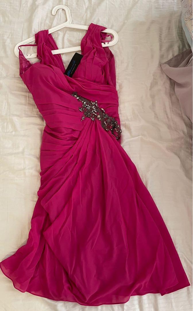 BLUM Gown (Category: Evening dresses & gowns) located in Singapore. Submitted by carrotz (Listing ID 1068858708, Image 3). Description: Blum gown, unworn with tag. Abt 32-34 PTP. .