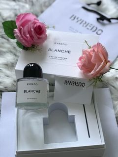 (Category: ) located in . Submitted by luxuryperfume (Listing ID 1068975500, Image 1). Description: .