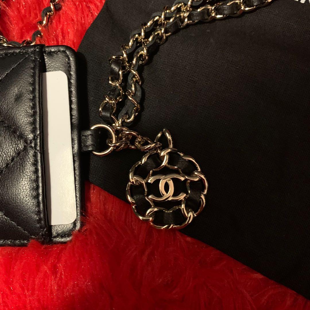 NEW* Chanel classic badge holder with chain/ card holder 全新Chanel卡片套連掛鏈,  名牌, 飾物及配件- Carousell