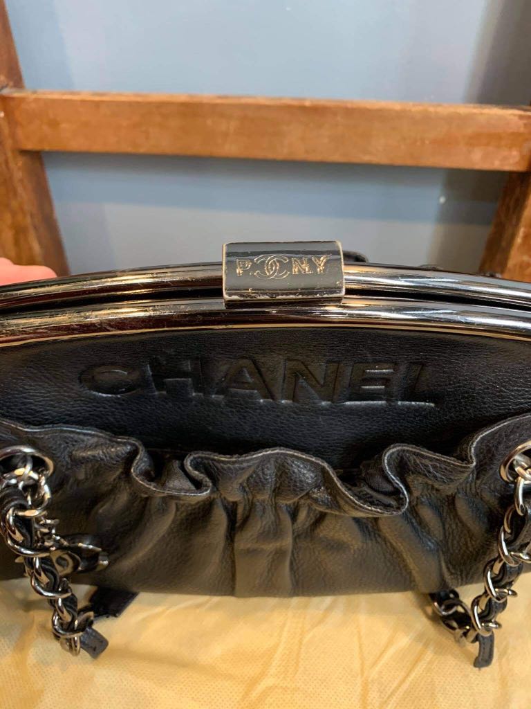 Chanel kiss lock bag price outlet
