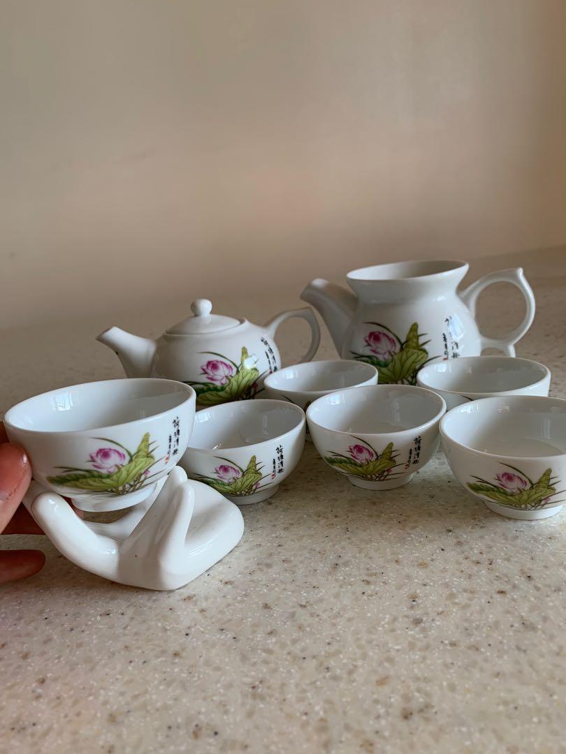 Chinese tea set (Category: Coffee & Tea Tableware) located in Pasig City. Submitted by mysavvychic (Listing ID 1068894385, Image 1). Description: Never used See imperfection near the snout No more box Bought from China RFS: too many tea sets.