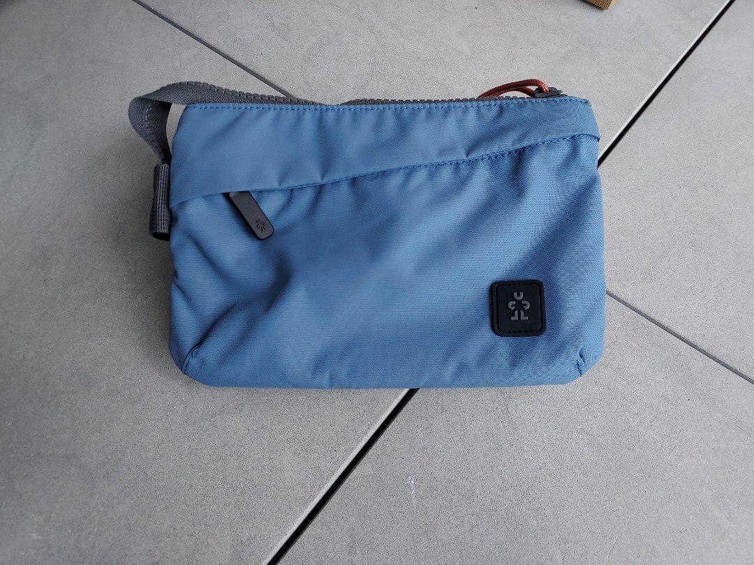 Crumpler minikin hip pack store