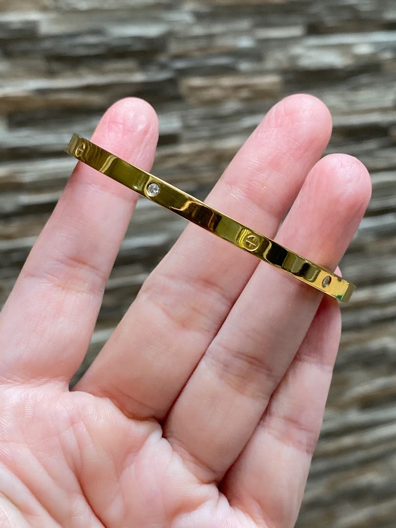 Gelang cartier titanium gold, Fesyen Wanita, Perhiasan di Carousell