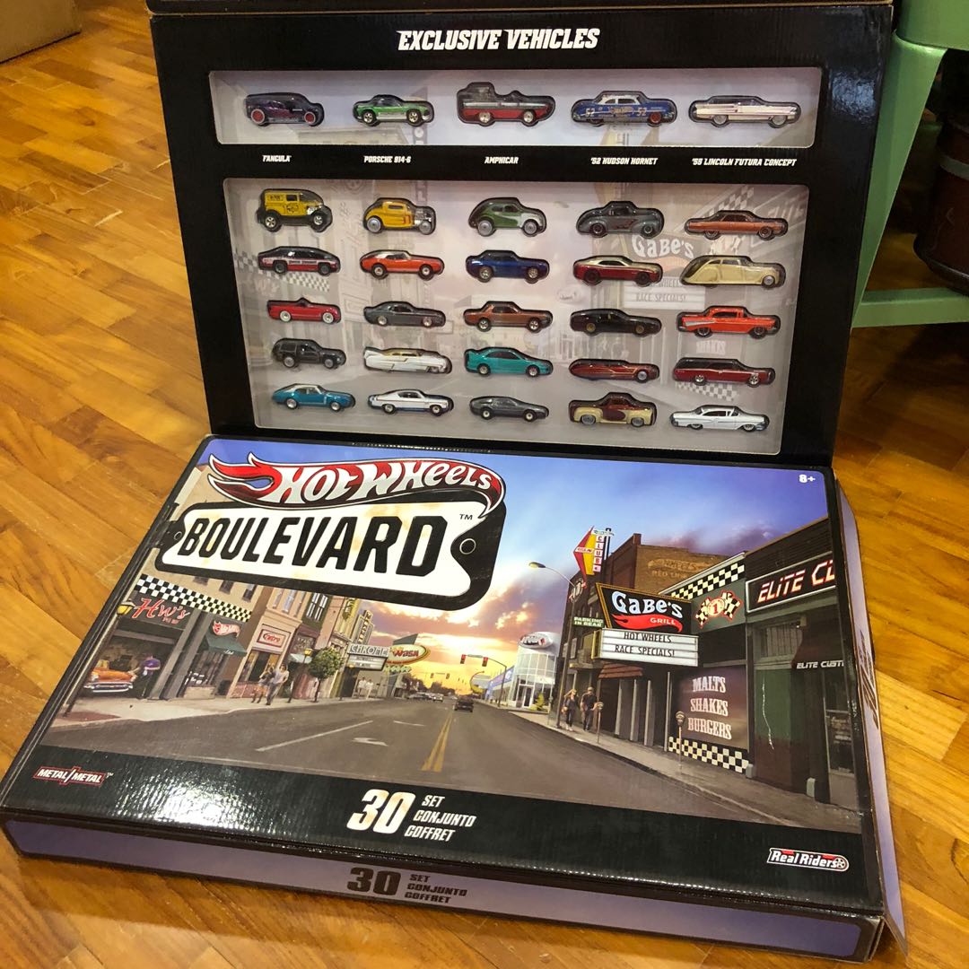 Hot wheels boulevard 30 car set outlet