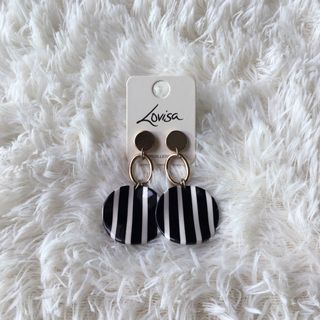 (Category: ) located in . Submitted by fizascloset (Listing ID 1068896370, Image 1). Description: .