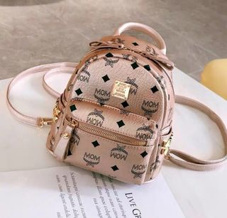 (Category: ) located in . Submitted by tripleascloset (Listing ID 1068947315, Image 1). Description: .