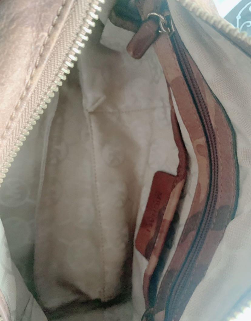 Michael kors camouflage boston bag (Category: Beach Bags) located in Quezon City. Submitted by cupcake06 (Listing ID 1068861833, Image 3). Description: .