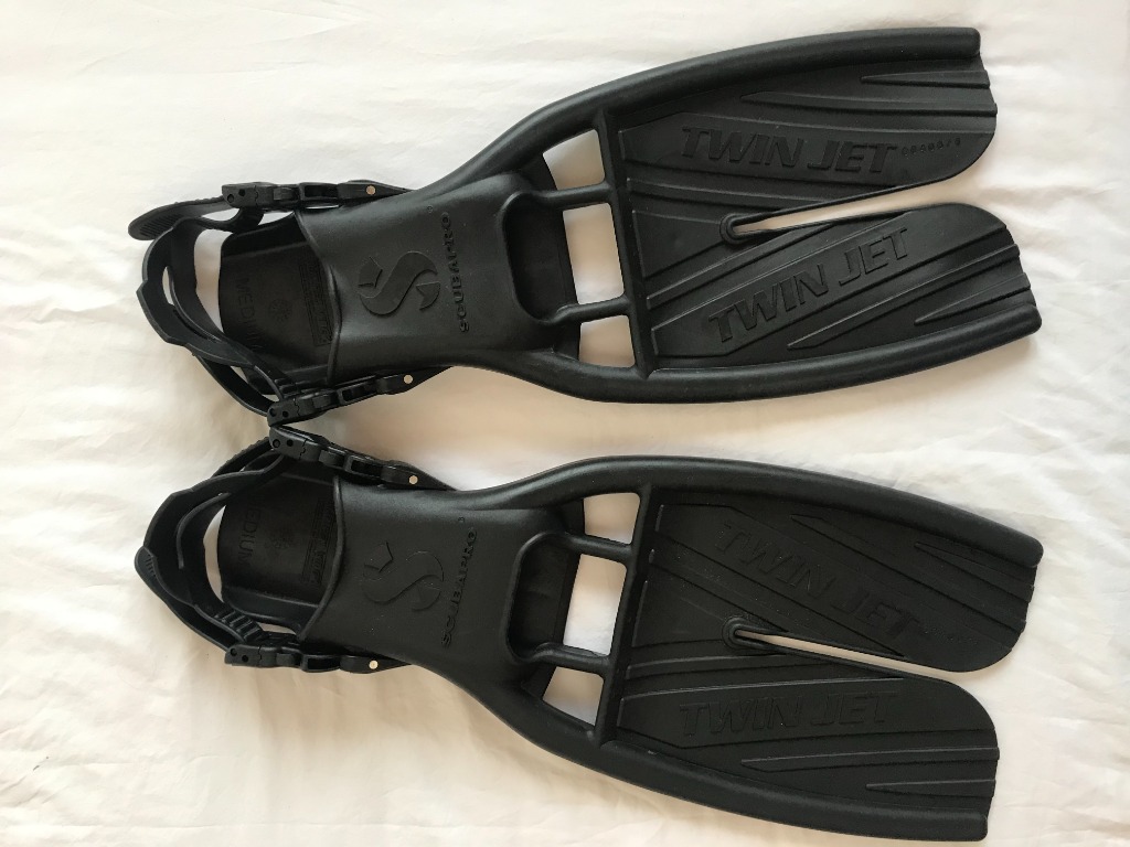 NEW ScubaPro Twin Jet Fins Sports Equipment Sports Games