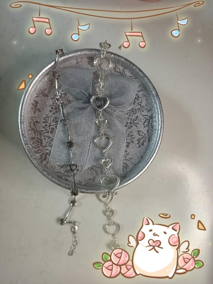 925 silver bracelets (Category: Bracelets) located in Singapore. Submitted by m0squit0 (Listing ID 1069098247, Image 2). Description: Silver 925 bracelet (love shaped)😍 Rarely used. Still in very shiny and good condition. 💍💍💎💎👑👑📿📿 1. Big love bracelet $15 2. Small love bracelet $10 Mailing or COD. No lowballer..