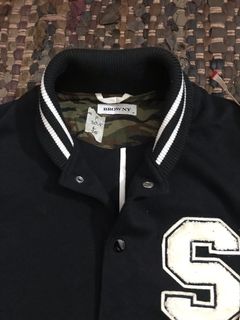(Category: ) located in . Submitted by sweatshirt_bundle_preloved (Listing ID 1069115769, Image 1). Description: .