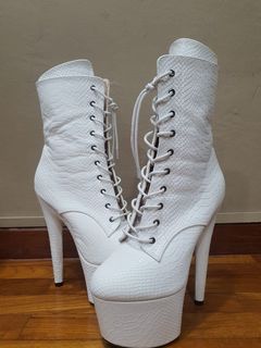 (Category: ) located in . Submitted by clotheslicious (Listing ID 1069146612, Image 1). Description: .