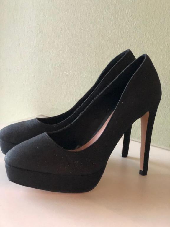 High heels (Category: Wedges) located in Petaling Jaya. Submitted by everything4Sales (Listing ID 1069092985, Image 2). Description: Brand LYN Size 35 * I bought in Thailand * Condition 9.5/10 **Wore one time only.