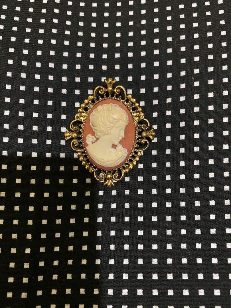 Cameo Brooch (Category: Other Accessories) located in Cebu City. Submitted by synpb13 (Listing ID 1069116664, Image 1). Description: Avon Cameo Brooch - purchased from US - gold plated - very pretty - you can reset this and use as a pendant.