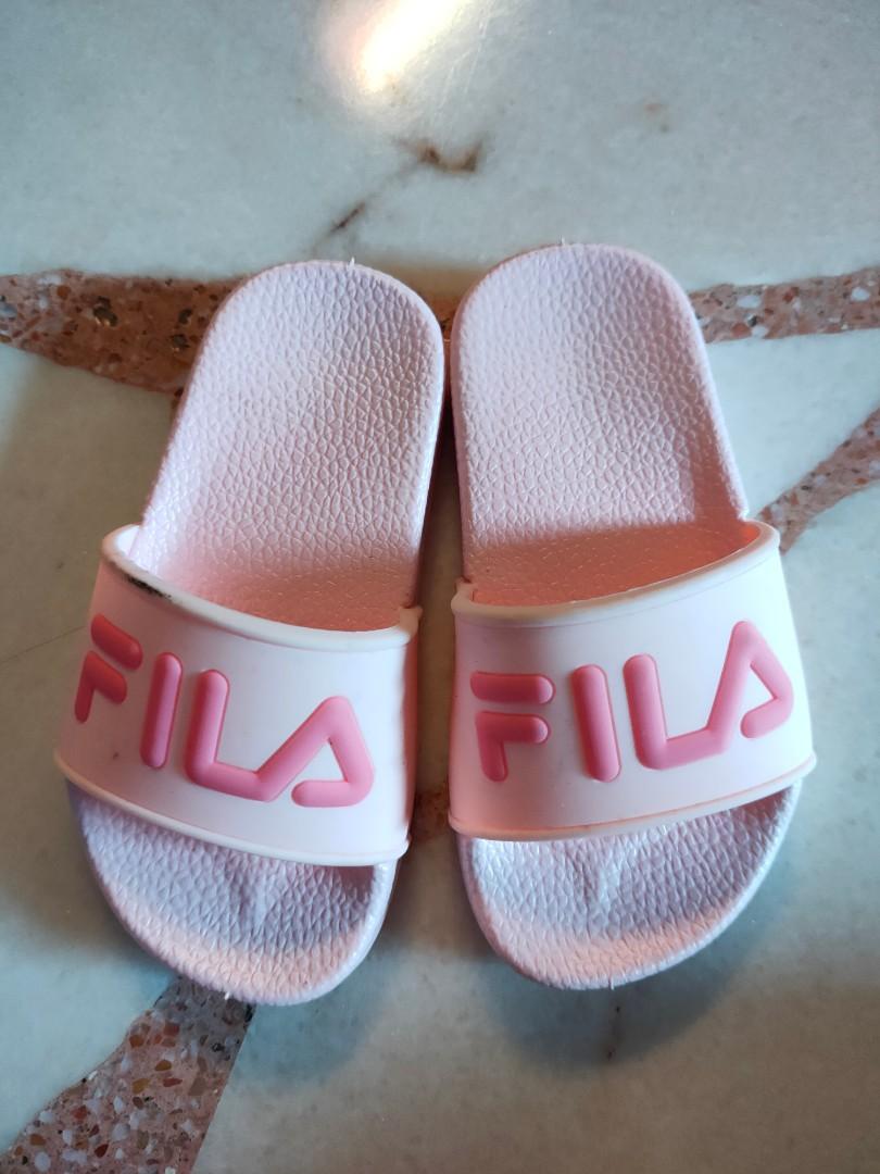 Fila on sale slippers kids