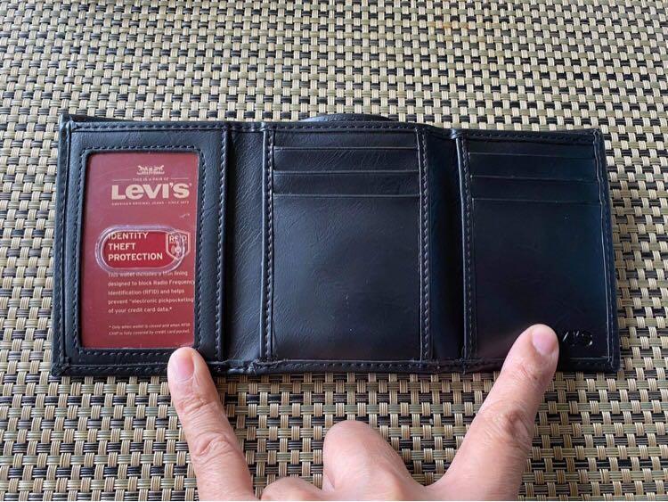 Levis Trifold Leather Wallet Men s Fashion Watches Accessories