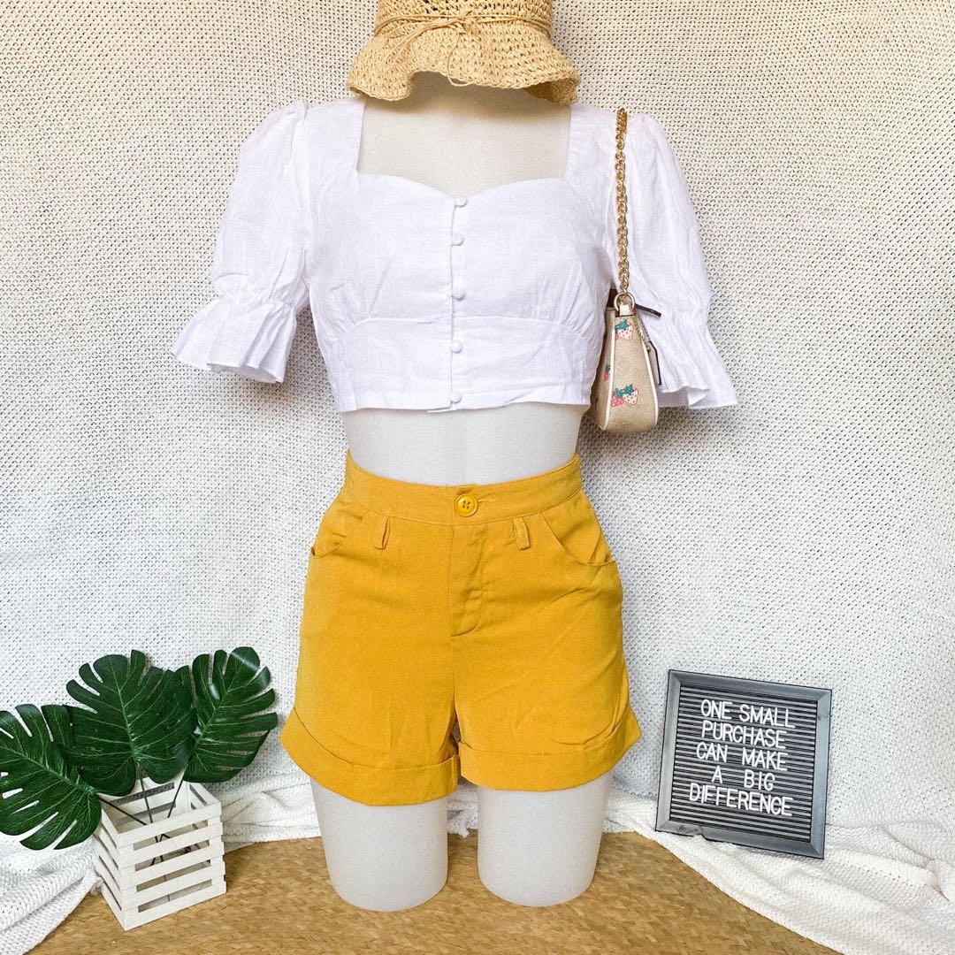 Mustard Yellow Highwaisted Shorts 