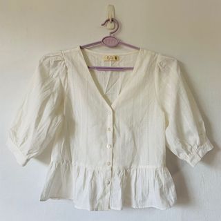 (Category: ) located in . Submitted by mysisterclothes (Listing ID 1069145512, Image 1). Description: .