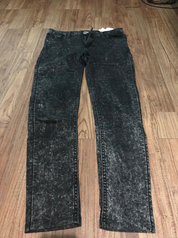 Pull&Bear jeans (Category: Jeans & Leggings) located in Kuala Lumpur. Submitted by eimothman (Listing ID 1069075233, Image 1). Description: .