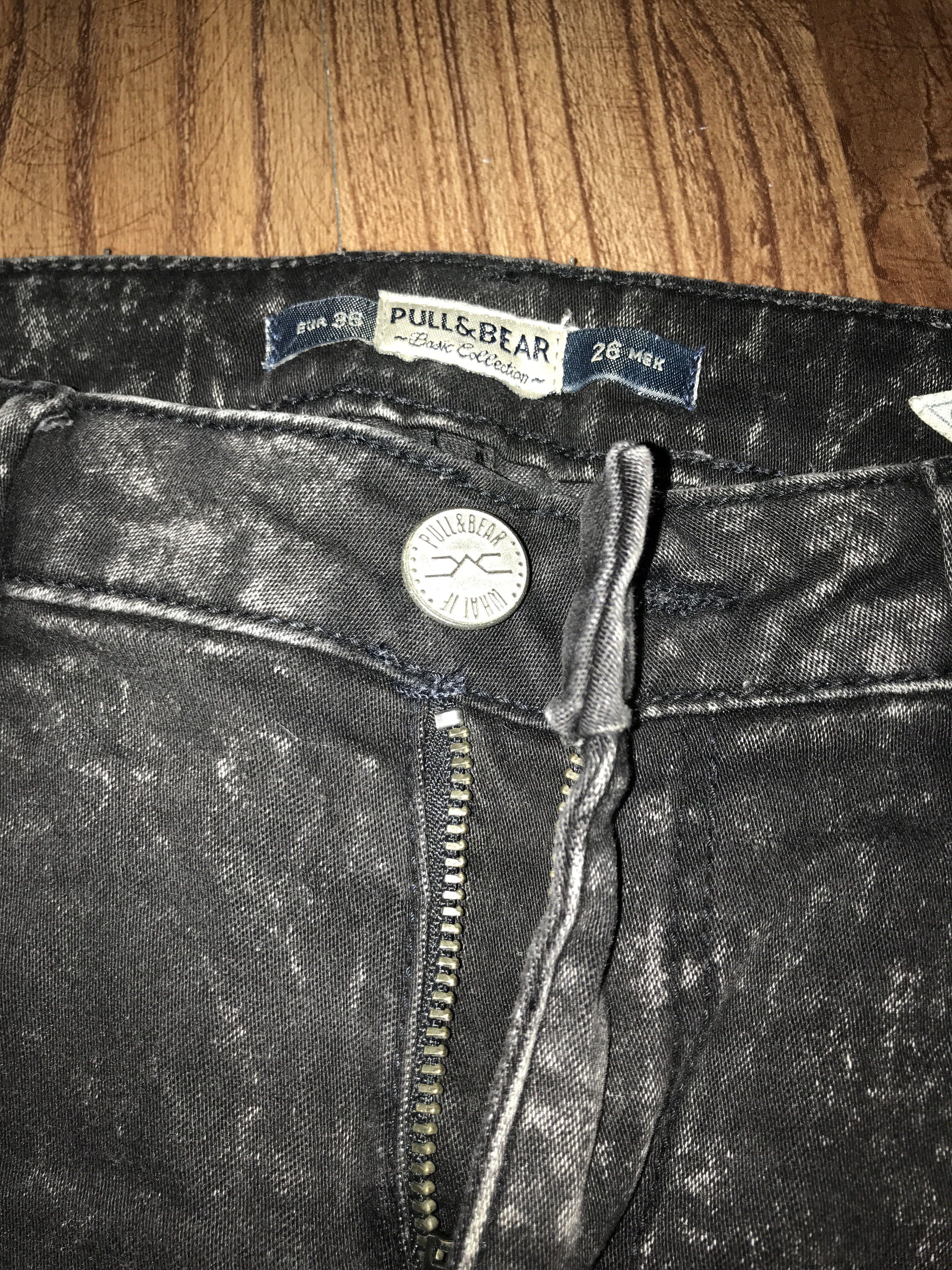 Pull&Bear jeans (Category: Jeans & Leggings) located in Kuala Lumpur. Submitted by eimothman (Listing ID 1069075233, Image 2). Description: .