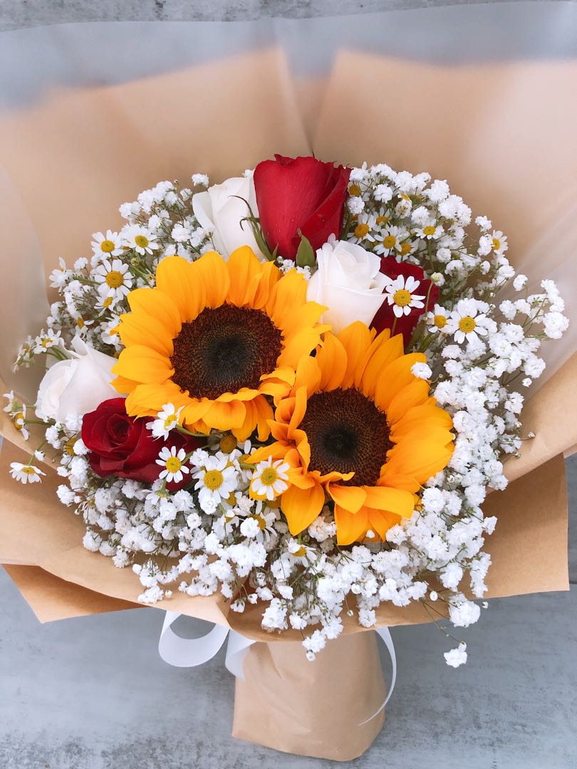 Sunflower with red and white roses with mini daisies