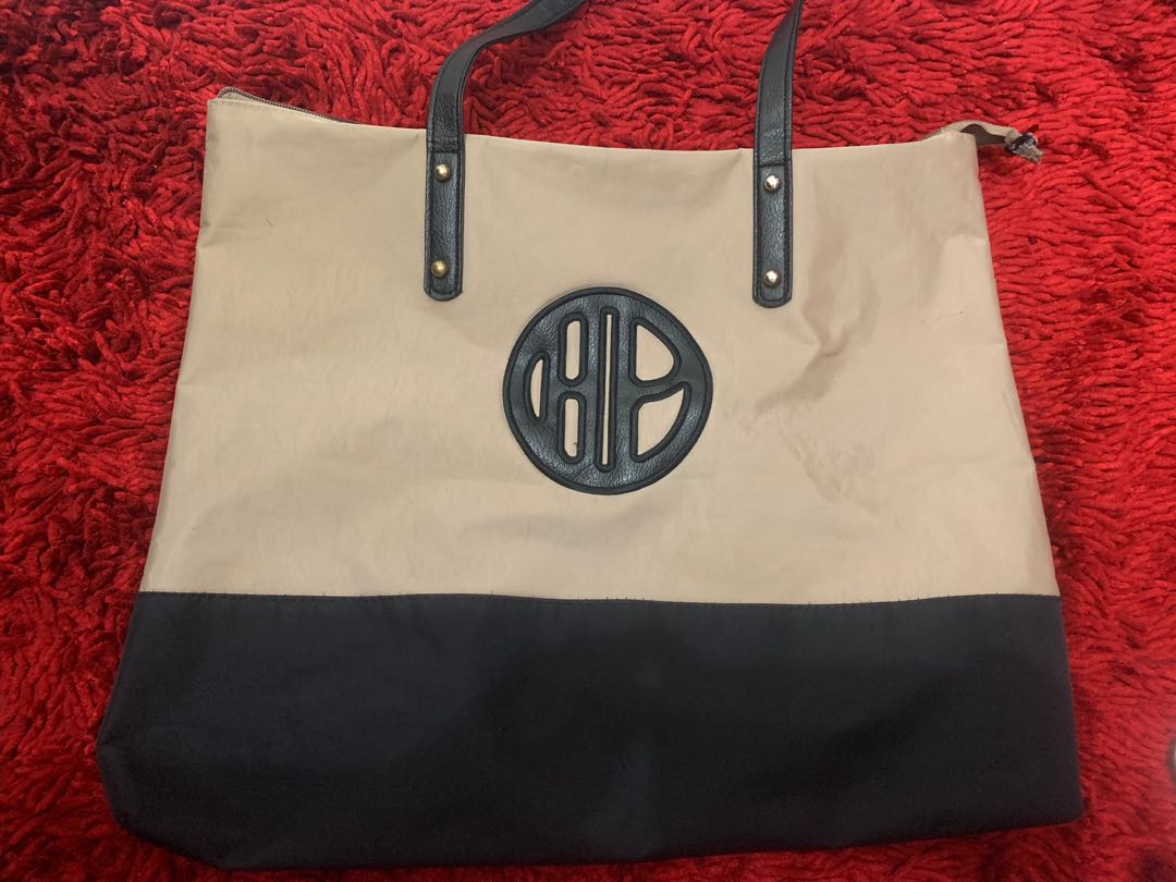 Tote bag Hush Puppies, Fesyen Wanita, Tas & Dompet di Carousell