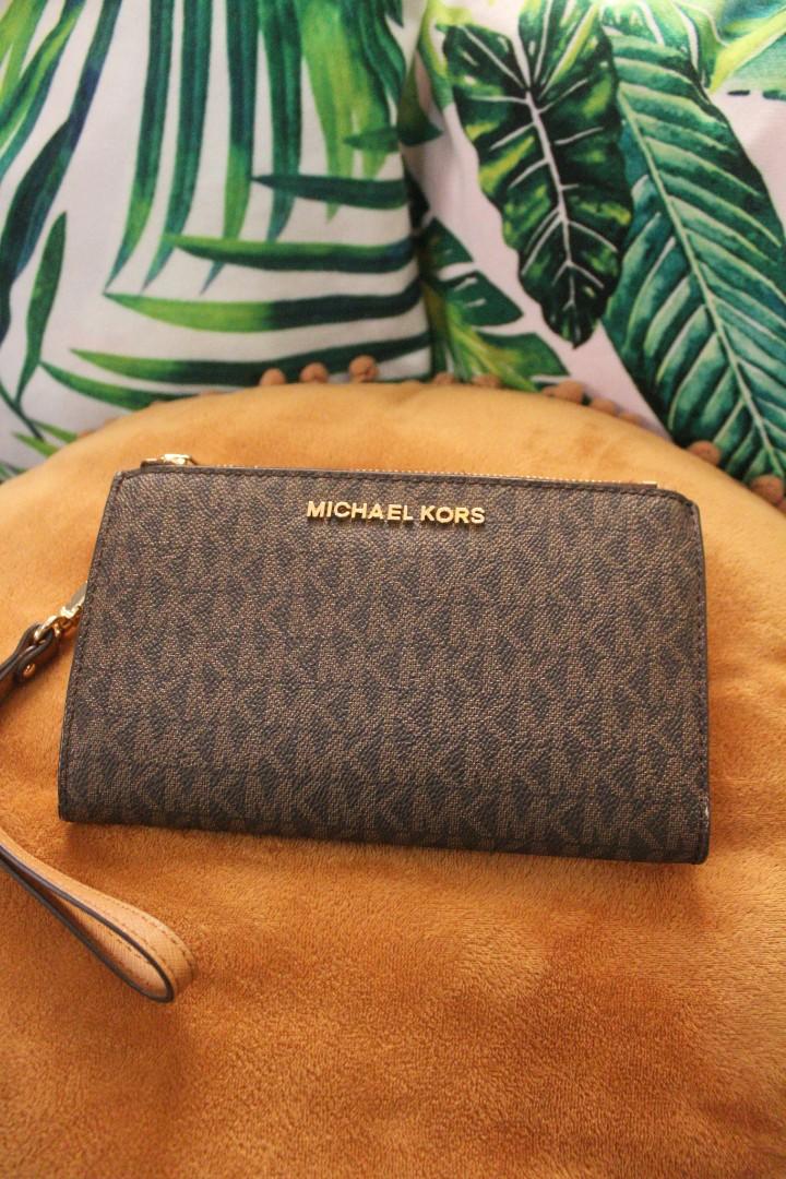michael kors sale wristlet