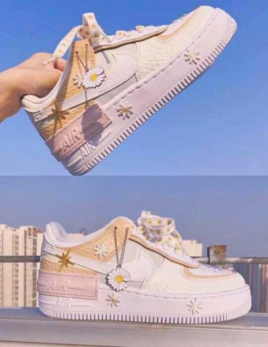 BNIB Nike Air Force 1 Shoe Charm Shoelace enamel Keychain Sunflower rose gold
