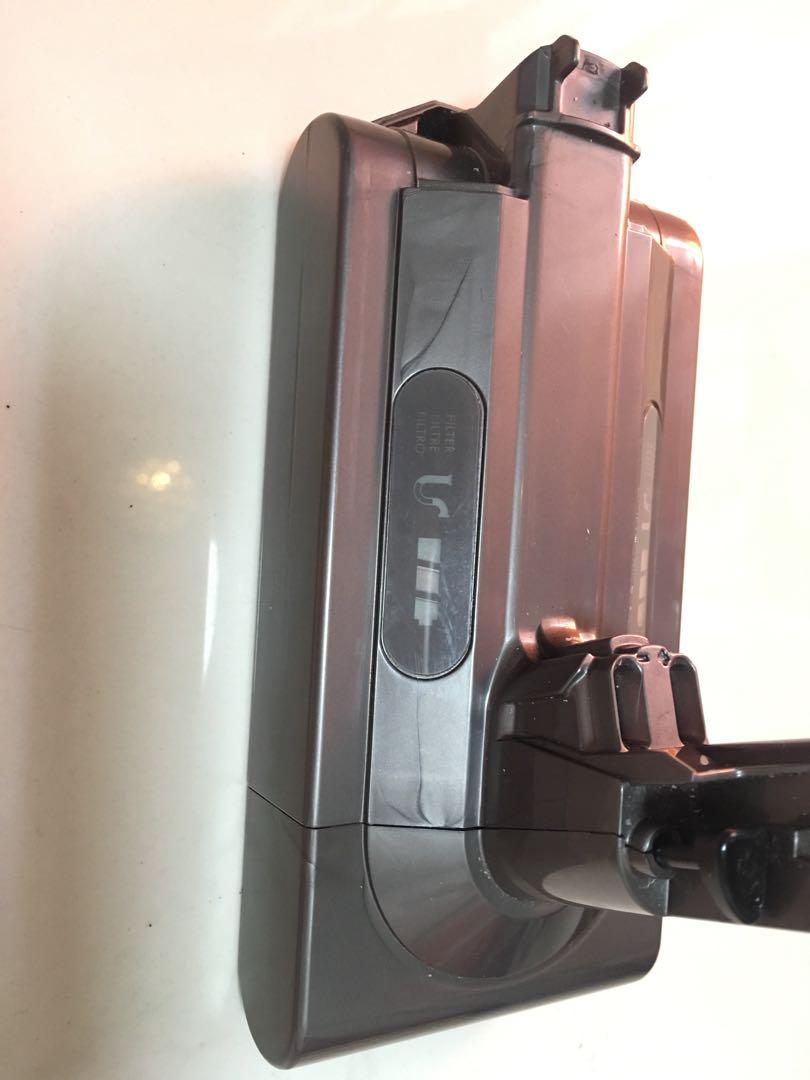 Dyson V10 Battery (used), TV & Home Appliances, Vacuum Cleaner