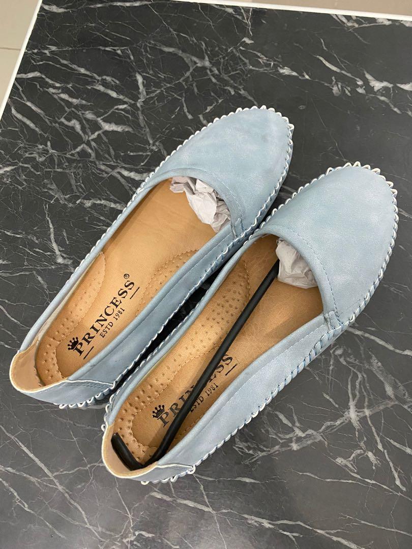 Flat Shoes (Category: Flats) located in Kuala Lumpur. Submitted by pinki88 (Listing ID 1069265289, Image 1). Description: Kasut brand princess baru beli di parkson utk dijual..sebab salah size..free postage..permukaan dia ala2 leather..after less Rm50,tapi nak jual RM30 je..😊.