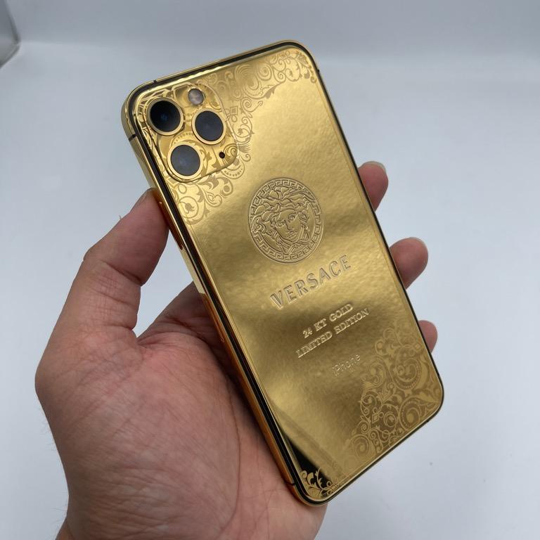 Iphone versace sale