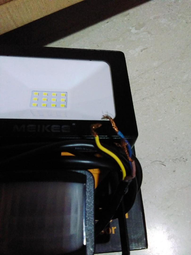 Lightings (Category: Lighting) located in Singapore. Submitted by im_arif (Listing ID 1069186898, Image 3). Description: selling all 5 lights for just $7 , if you want it separately t is possible too. 1x - led flood light 1x - led downlight 2x - rgb light bulb (bulb full of different colours) 1x - normal white light bulb reason for putting used because the packaging is not that good,item wasn't use at all if you need more pictures for each item p