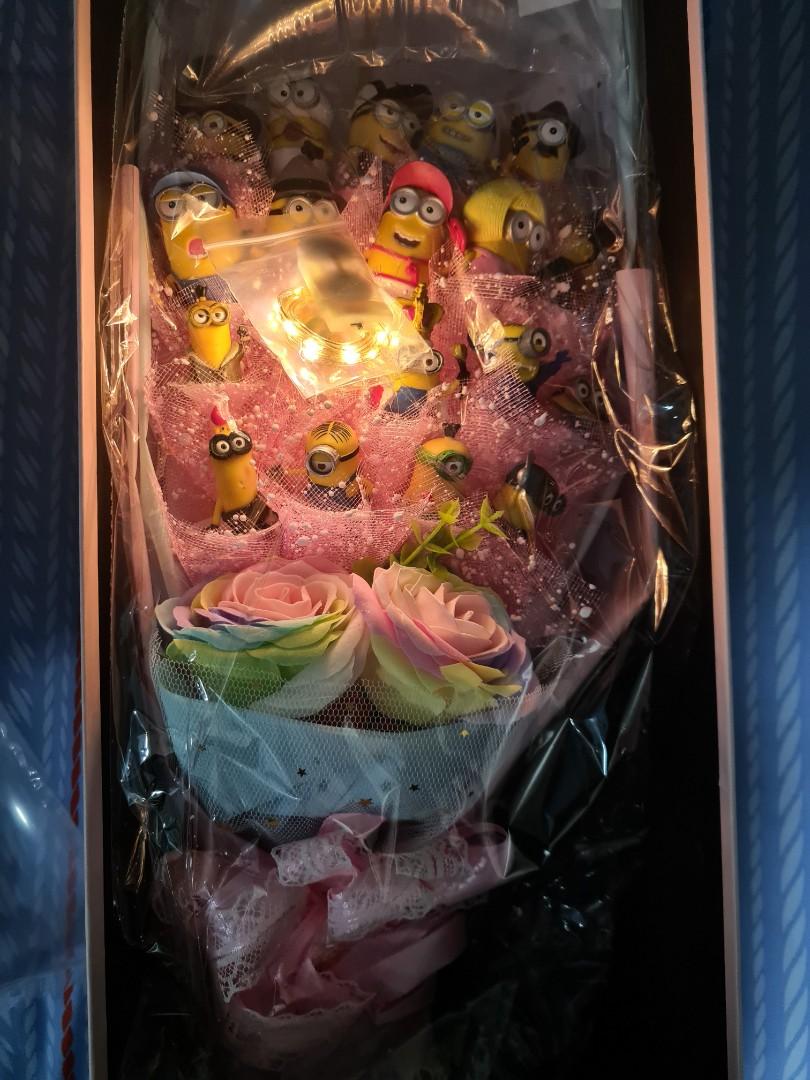 Minions flower bouquet (new set in box), Hobbies & Toys, Stationery