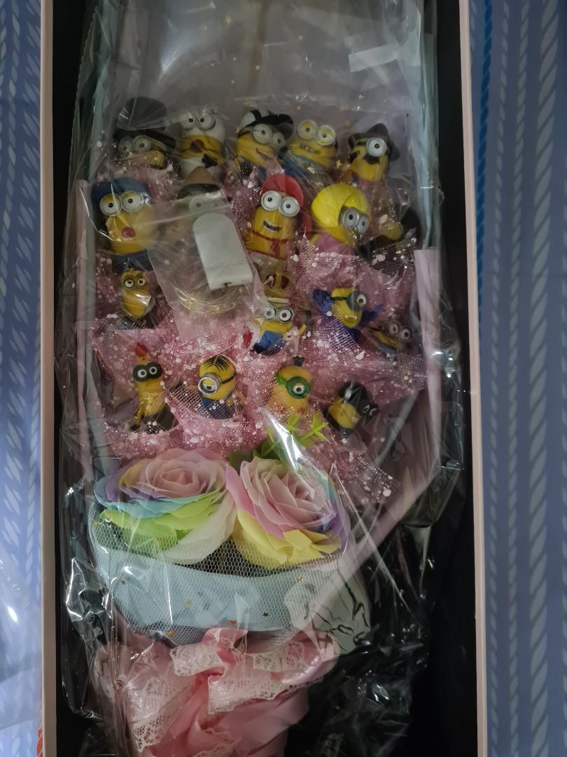 Minions flower bouquet (new set in box), Hobbies & Toys, Stationery