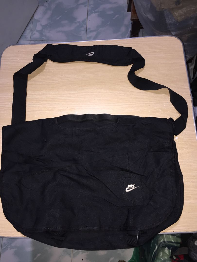 Nike big messenger bag Men s Fashion Bags Sling Bags on Carousell