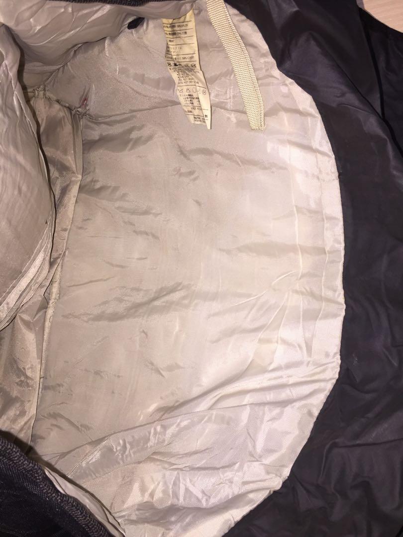 Nike big messenger bag (Category: Sling Bags) located in Santa Rosa. Submitted by paynyl (Listing ID 1069224456, Image 3). Description: Good as new.