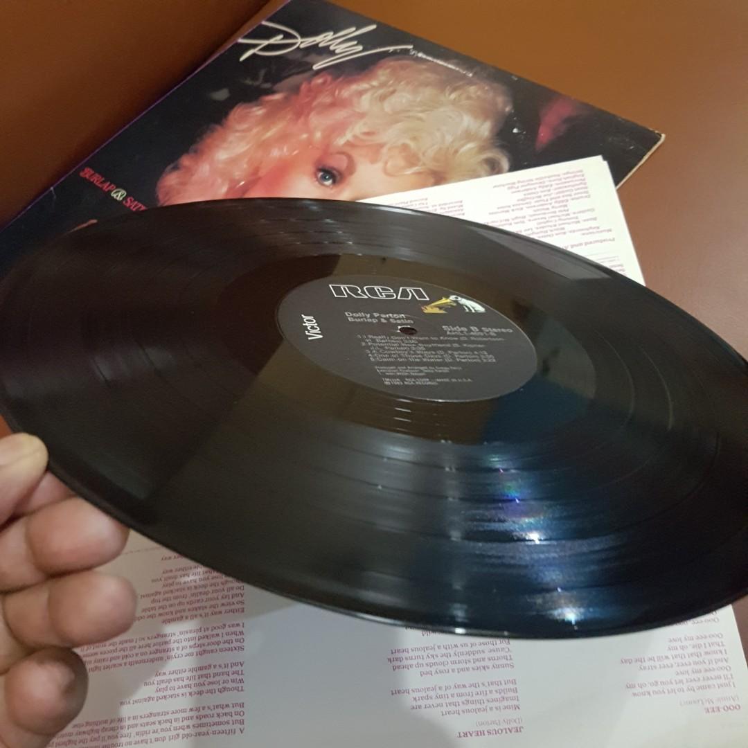 Plaka/ vinyl record. DOLLY PARTON (Category: Vinyls) located in Valenzuela. Submitted by toyharry (Listing ID 1069326663, Image 2). Description: VERY GOOD+ CONDITION U.S pressed❤❤❤.