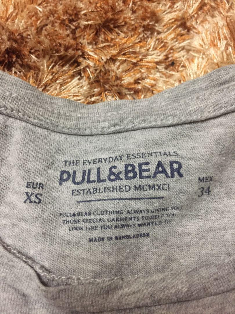 pull&Bear tshirt (Category: Tshirts & Polo Shirts) located in Tasek Gelugor. Submitted by abustore90_collection (Listing ID 1069300484, Image 3). Description: condition cun 9.5/10 saiz XS-pit 18/Labuh 25 harga siap pos ss+rm6.