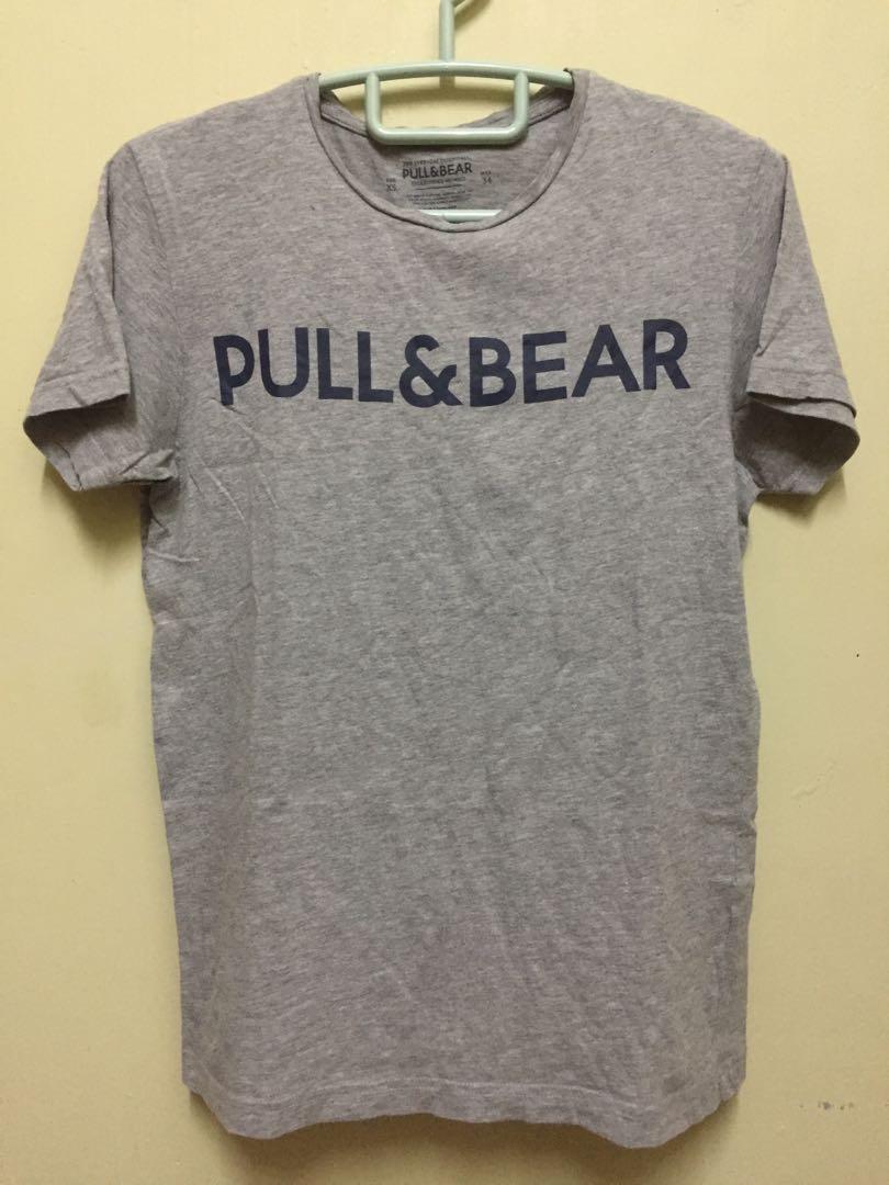 pull&Bear tshirt (Category: Tshirts & Polo Shirts) located in Tasek Gelugor. Submitted by abustore90_collection (Listing ID 1069300484, Image 2). Description: condition cun 9.5/10 saiz XS-pit 18/Labuh 25 harga siap pos ss+rm6.