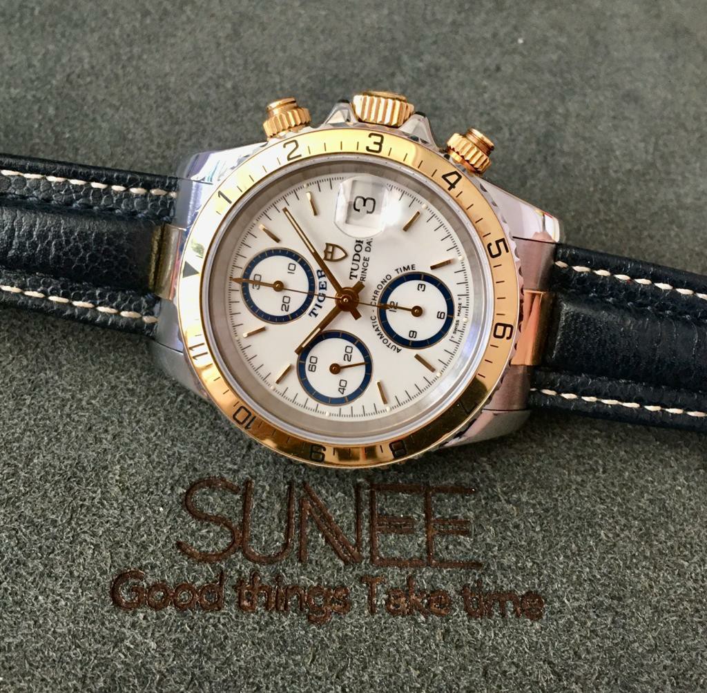 《TUDOR 79273少有款式金鋼蛋白石錶面計時手錶》 小有 金鋼外圈可轉動蛋白石錶面配藍色小盤圈金色條字配金色針  水晶玻璃原裝帶原裝扣有出世紙狀態好 HKD 43800 歡迎有意Pm #Sunee #tudor #