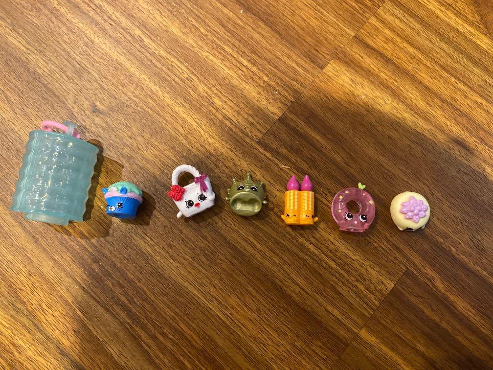 assorted random shopkins (Category: Designer & Blind Box Toys) located in Singapore. Submitted by tyomato (Listing ID 1069413119, Image 1). Description: 6pc random shopkins + lantern clipon carrier. willing to haggle :) just want to get rid of it - willing to deliver! youll have to pay delivery price though.