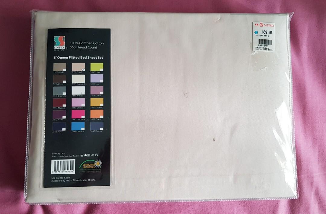 bed sheet set (Category: Bed Frames & Mattresses) located in Singapore. Submitted by sky_1975 (Listing ID 1069491566, Image 2). Description: offer a price if serious buying. self collect only..