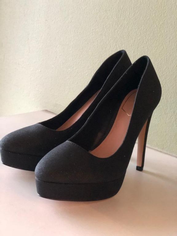 High heels (Category: Wedges) located in Petaling Jaya. Submitted by everything4Sales (Listing ID 1069092985, Image 3). Description: Brand LYN Size 35 * I bought in Thailand * Condition 9.5/10 **Wore one time only.