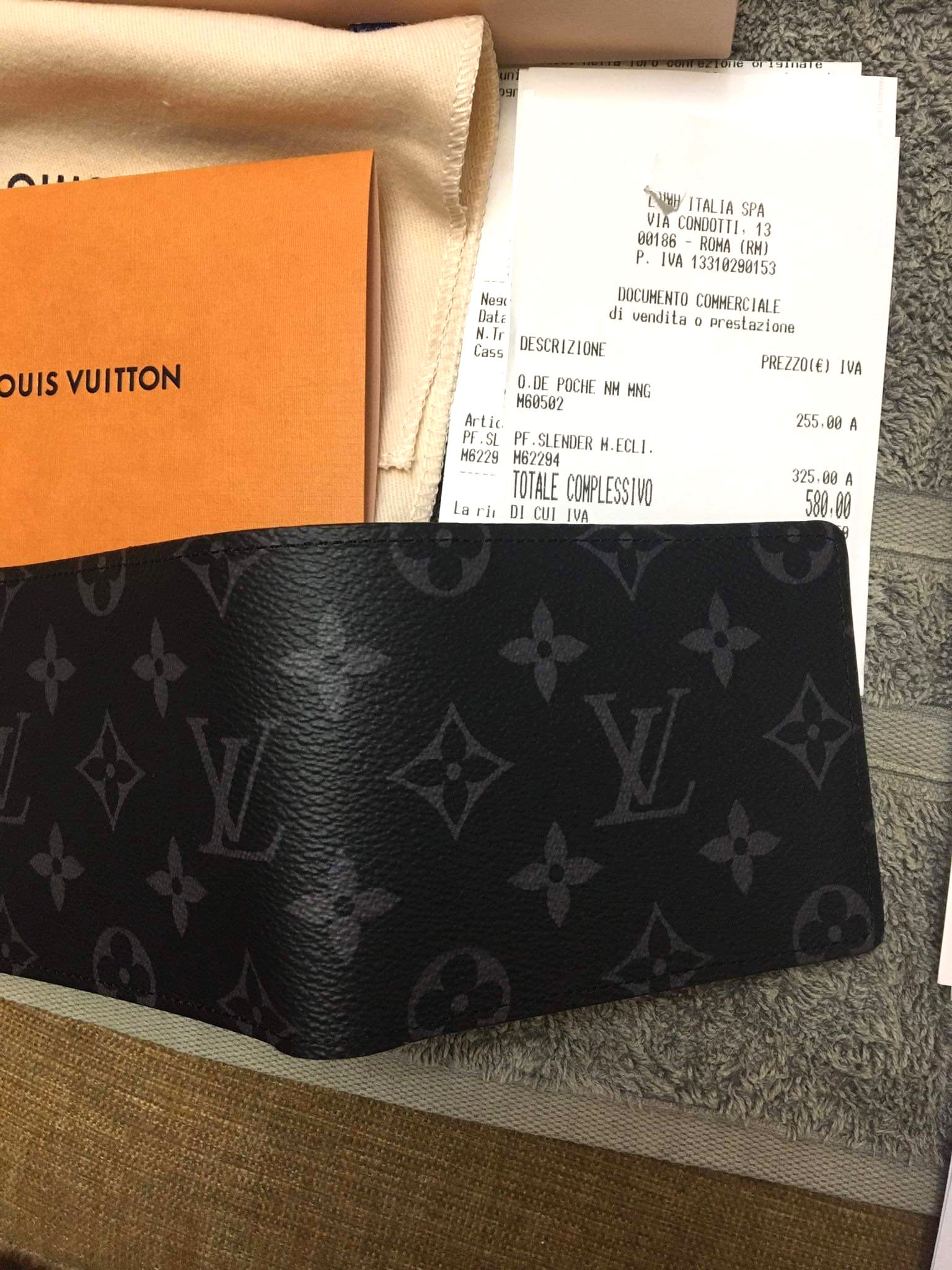 Foam Leather Black Louis Vuitton Mens Wallet