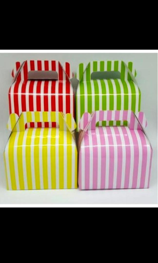 Gift box (Category: Gift Baskets & Hampers) located in Manila. Submitted by xjballoonspartyneeds (Listing ID 1069489689, Image 1). Description: Gift box Available here 120/6pcs.