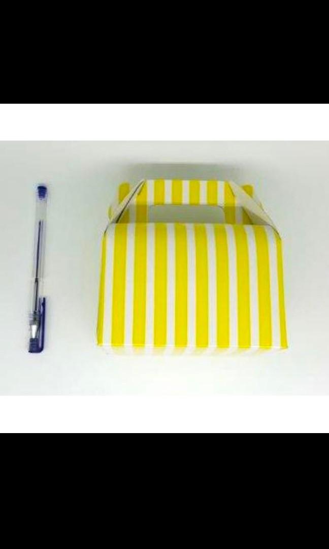 Gift box (Category: Gift Baskets & Hampers) located in Manila. Submitted by xjballoonspartyneeds (Listing ID 1069489689, Image 3). Description: Gift box Available here 120/6pcs.